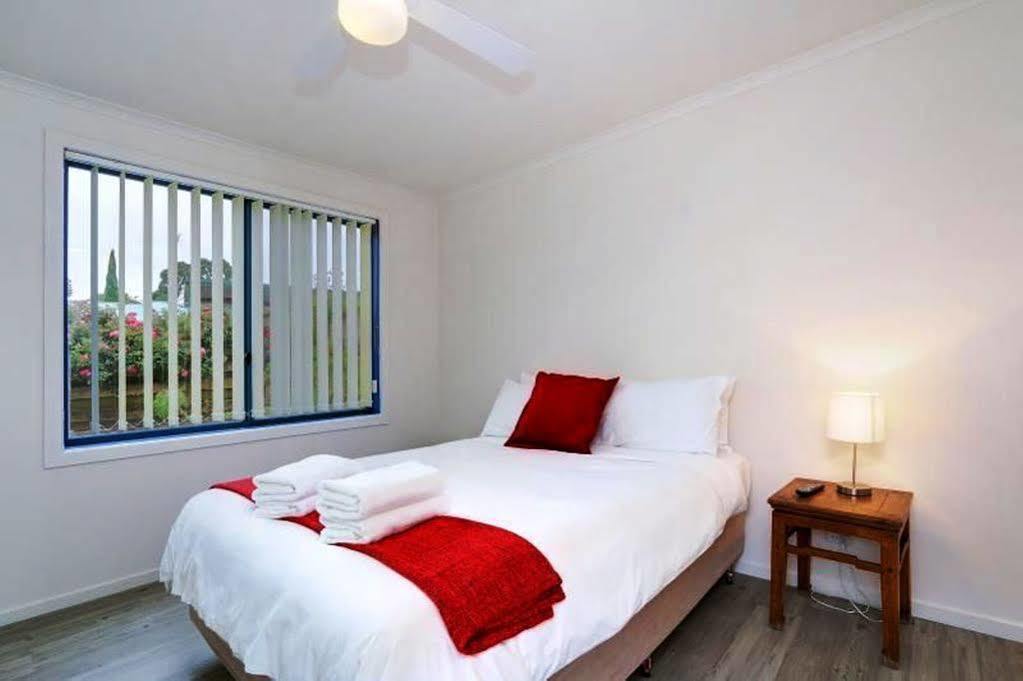 Phillip Island Off-Track Accommodation Cowes Bagian luar foto