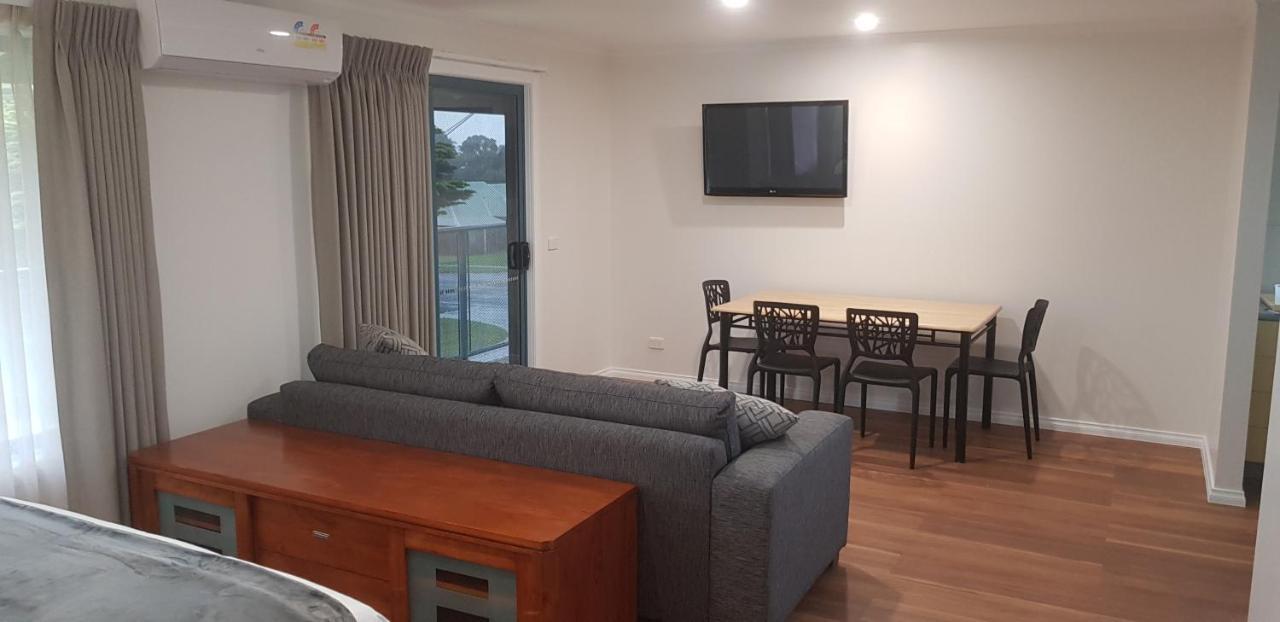 Phillip Island Off-Track Accommodation Cowes Bagian luar foto